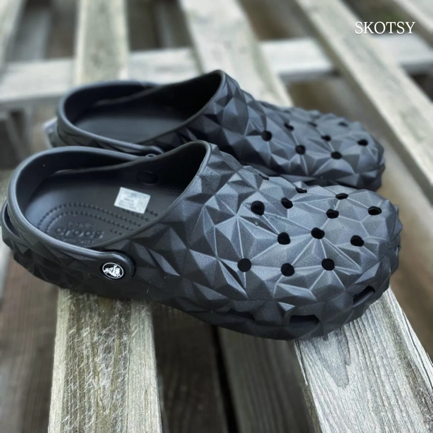 Classic Geometric Clog – Iconic Comfort with a Bold Edge